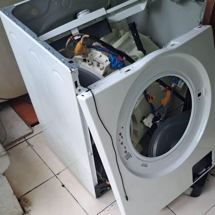 Washing machine repair technician working in Gauteng